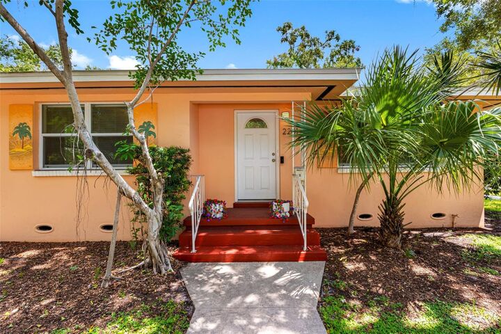 Property Photo: 2201 Park Street N FL 33710