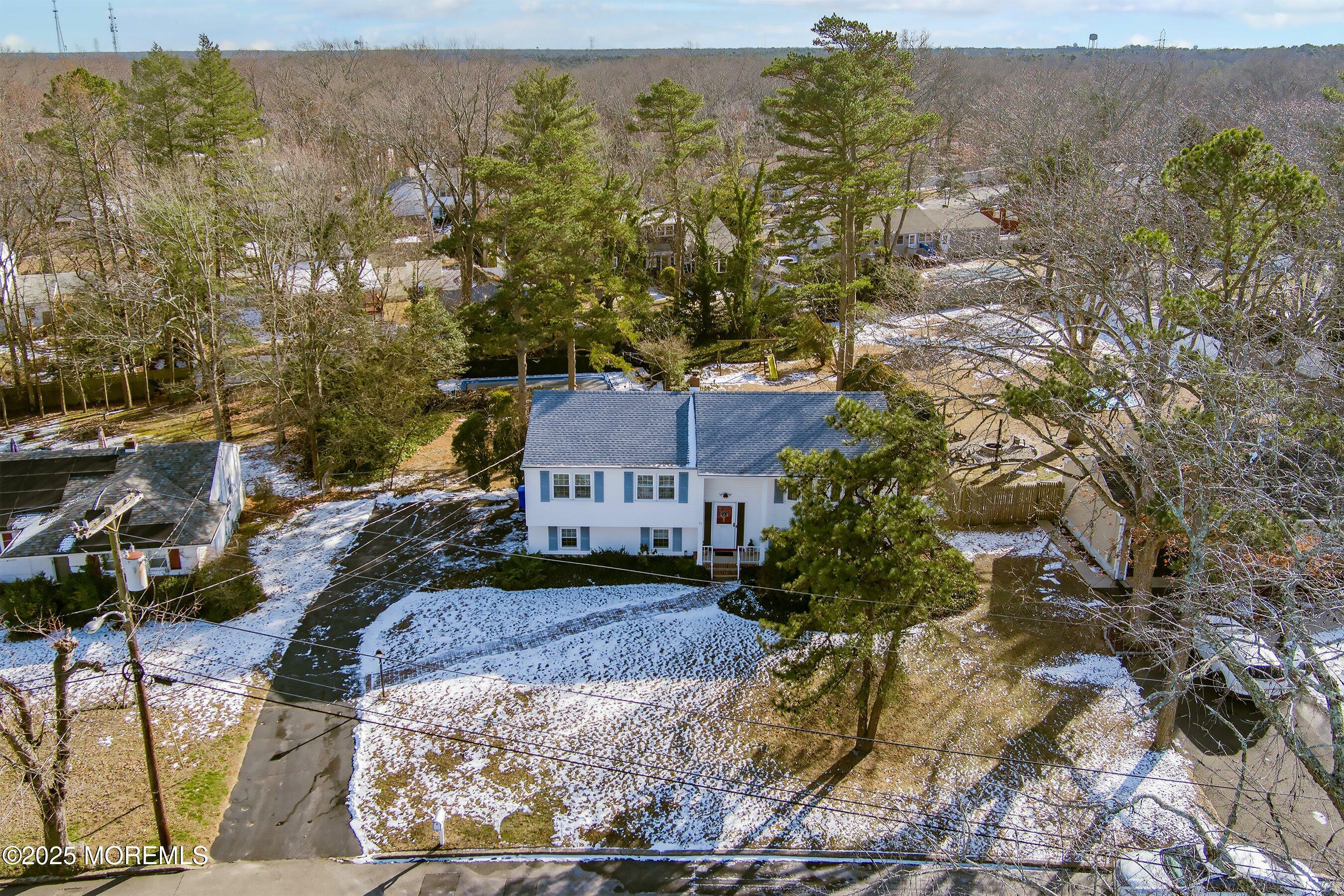 Property Photo:  27 Williamsburg Drive  NJ 08755 