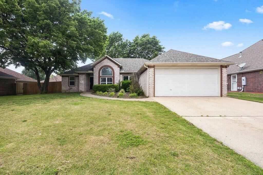 Property Photo: 602 Baylor Street AR 72712