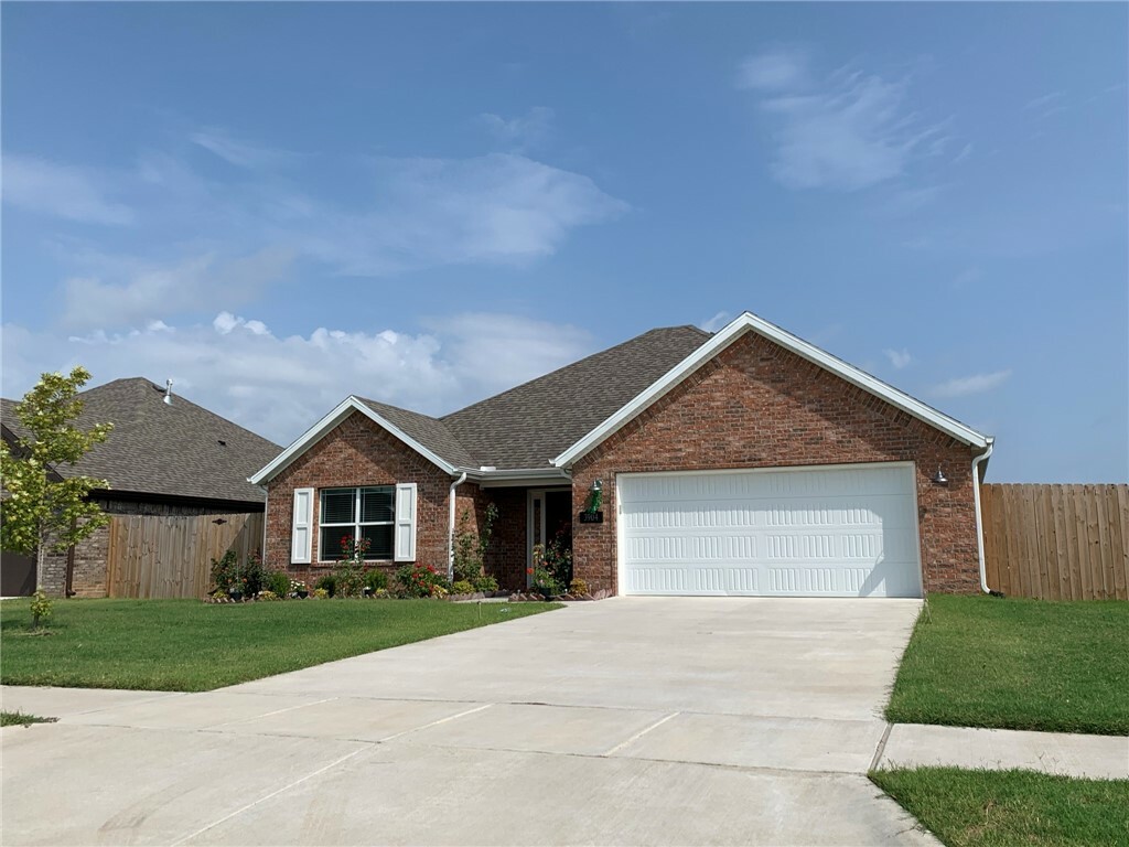 Property Photo:  3904 SW Mistletoe Avenue  AR 72713 