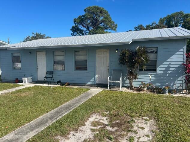 Property Photo: 2548 Seneca Avenue FL 34946