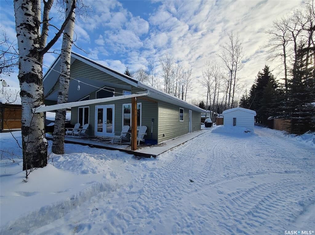 Property Photo:  1327 Kewatin Lane  SK S0M 1J0 