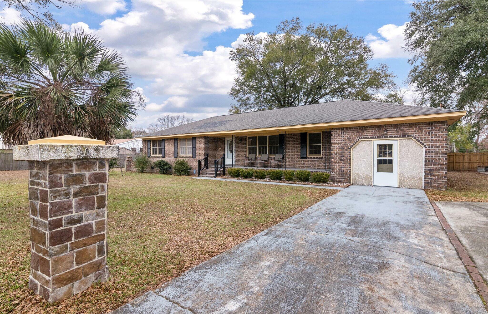 Property Photo:  1404 Ivy Isle Drive  SC 29412 