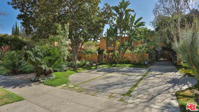 Property Photo:  809 N Roxbury Dr  CA 90210 