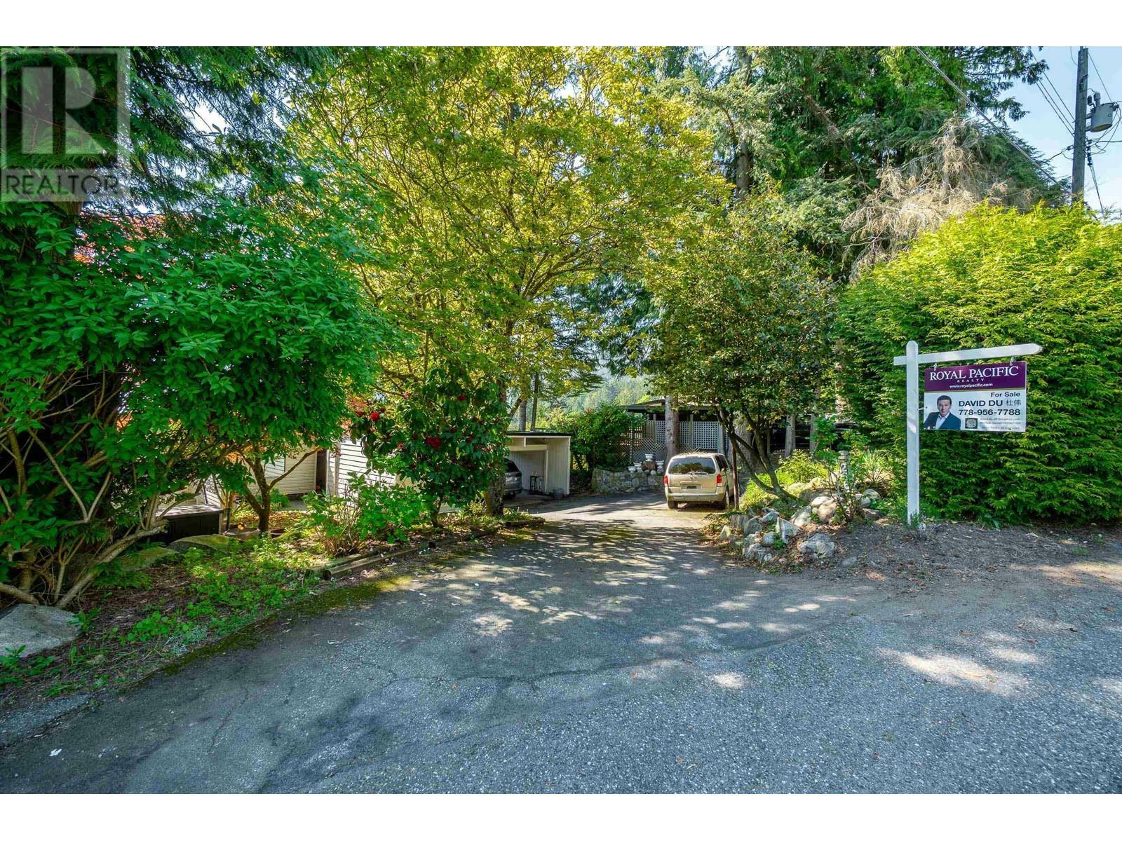 Photo de la propriété:  2664 Rosebery Avenue  BC V7V 3A2 