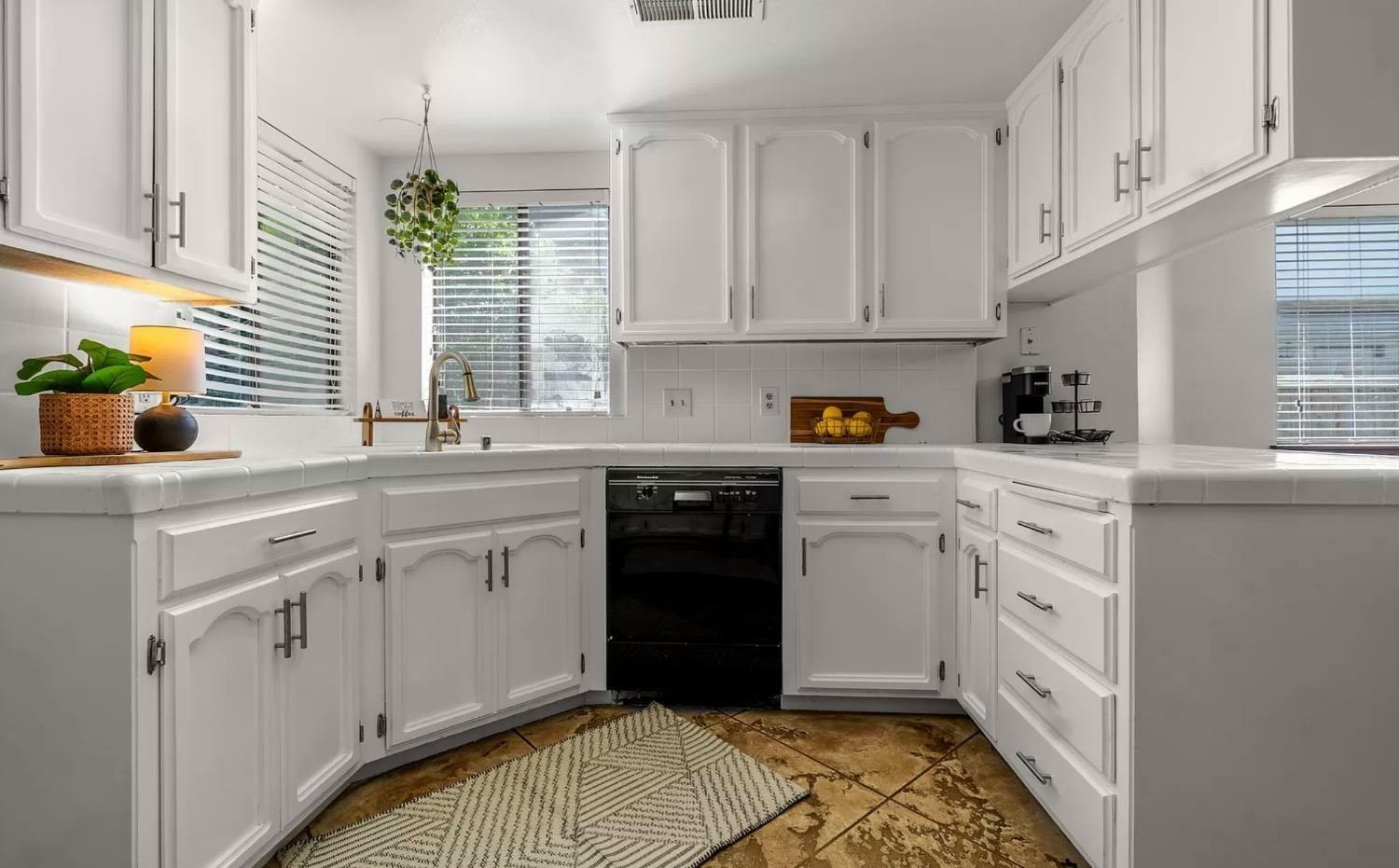 Property Photo: 1828 S Hillcrest Drive CA 93292