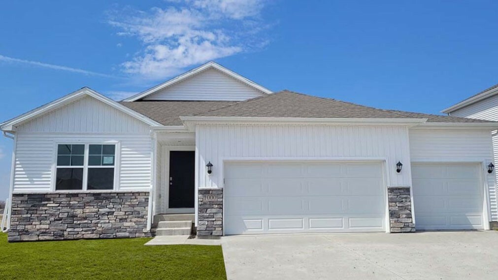 Property Photo: 3012 Sweetwater Drive IA 50320