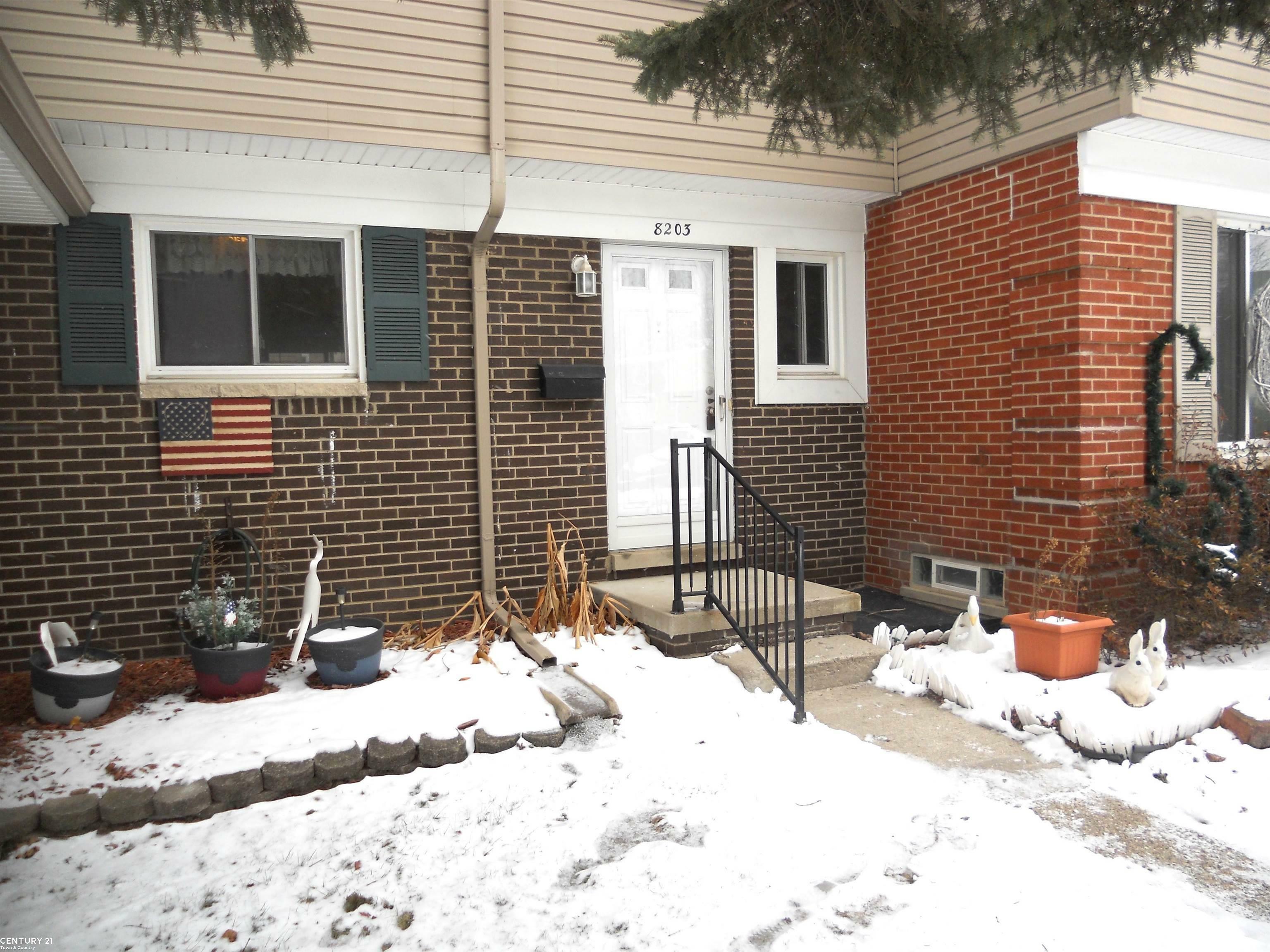 Property Photo:  8203 Farnum Street  MI 48093 