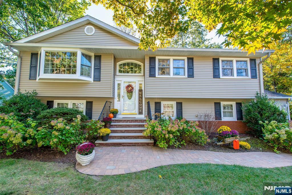 Property Photo:  10 Kendall Drive  NJ 07456 