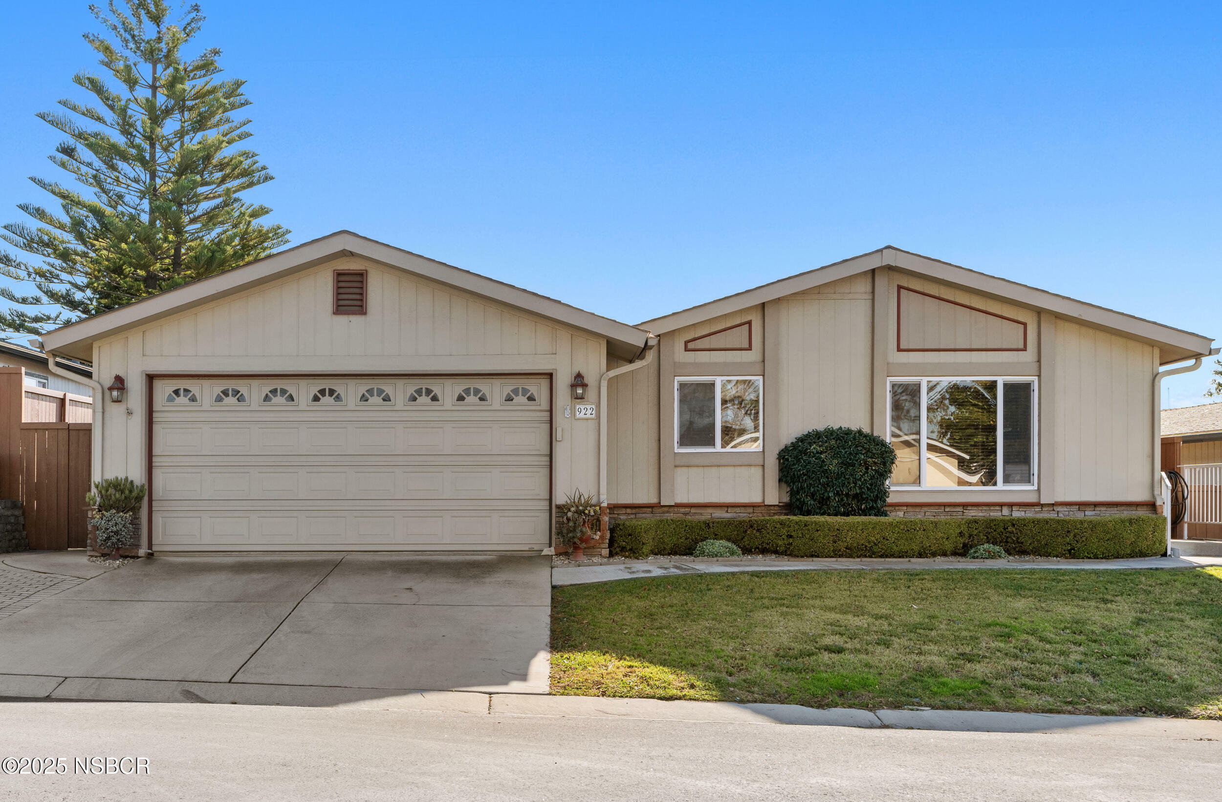 Property Photo:  922 Roadrunner Drive  CA 93455 