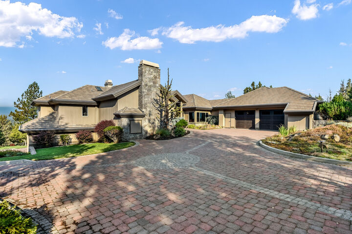 Property Photo: 2806 NW Nightfall Circle OR 97703