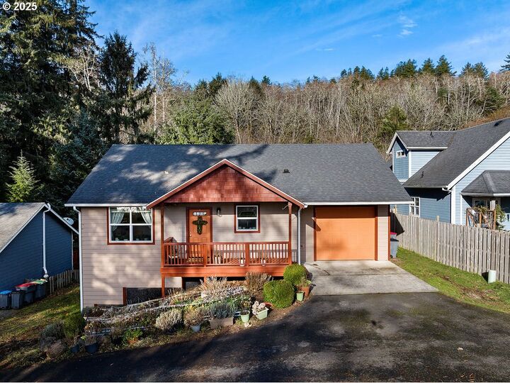 Property Photo: 1676 SE 3rd St OR 97103