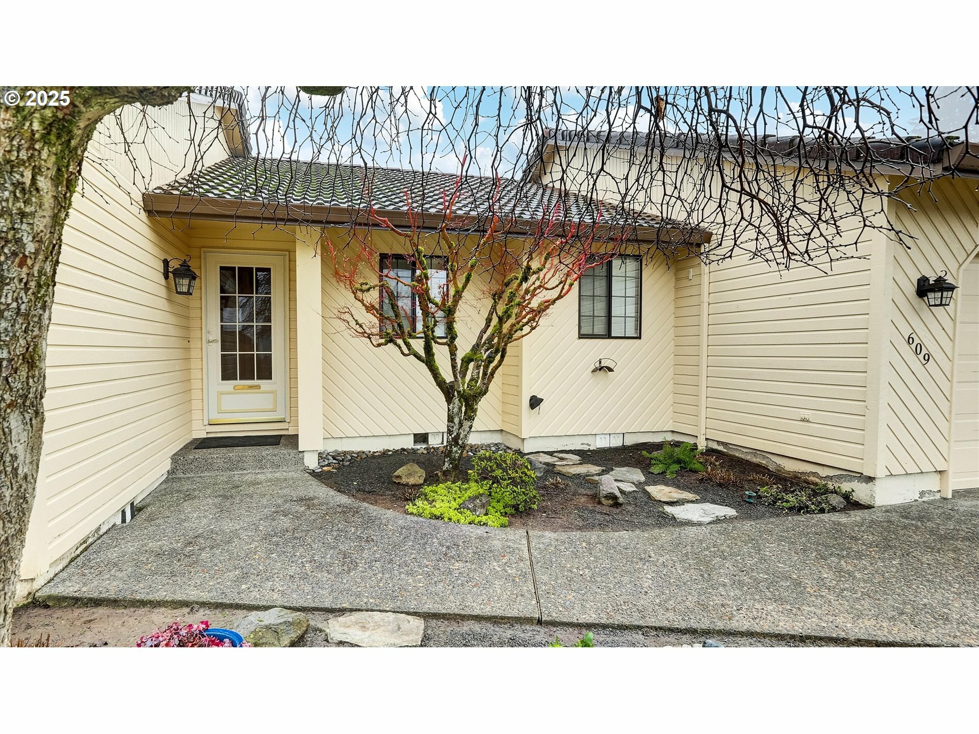 Property Photo:  609 NE 134th St  WA 98685 