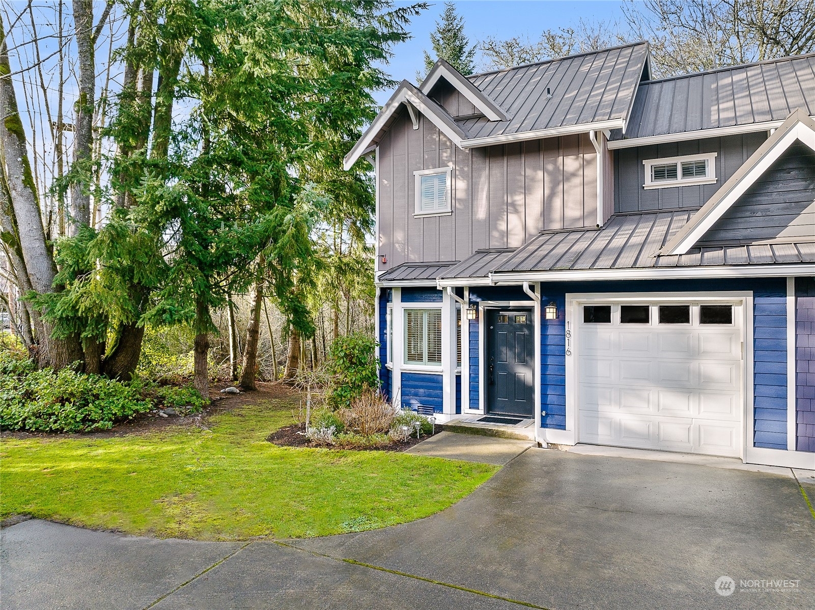 Property Photo:  1816  Sakai Village Loop NE  WA 98110 