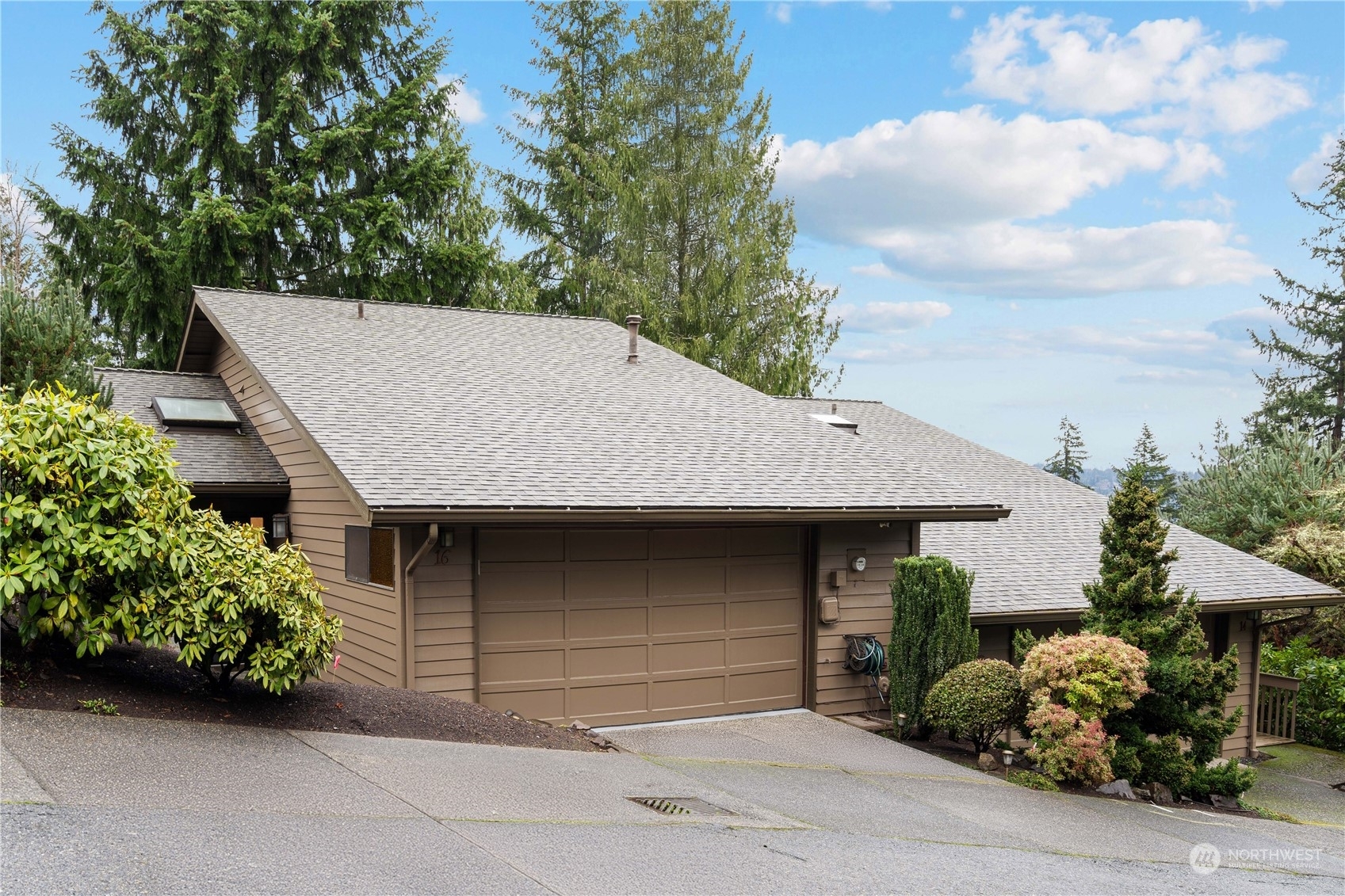 16  168th Ave  NE  Bellevue WA 98008 photo