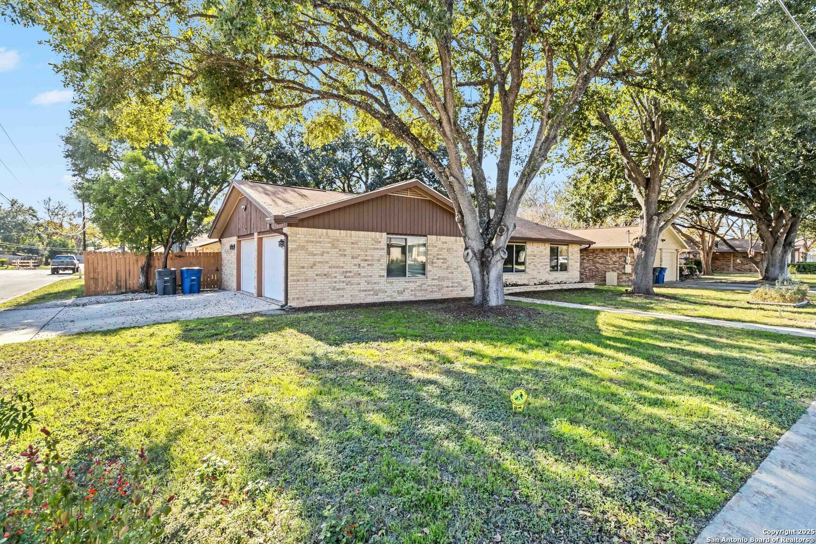 Property Photo: 218 Cardinal Dr TX 78130