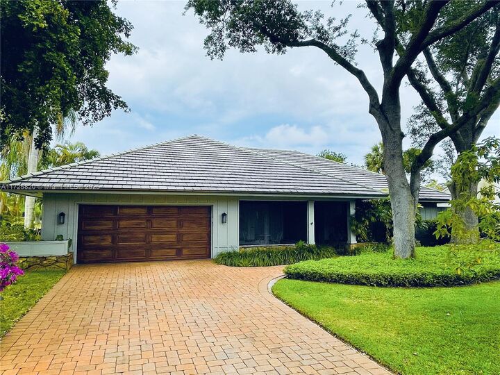 1 Balfour Rd E  Palm Beach Gardens FL 33418 photo