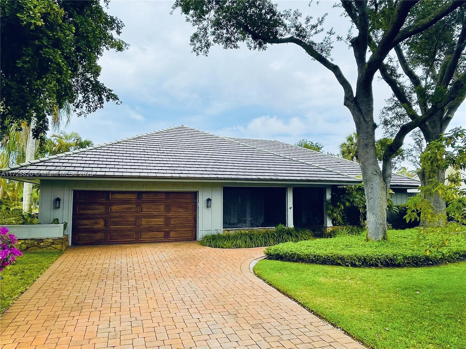 Property Photo:  1 Balfour Rd E  FL 33418 