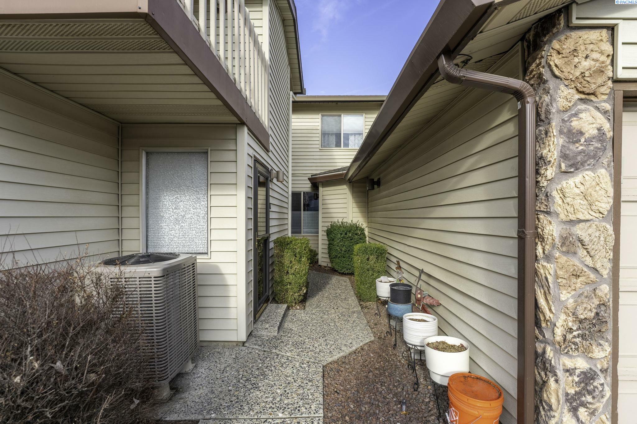 Property Photo:  560 Spengler Street M  WA 99354 