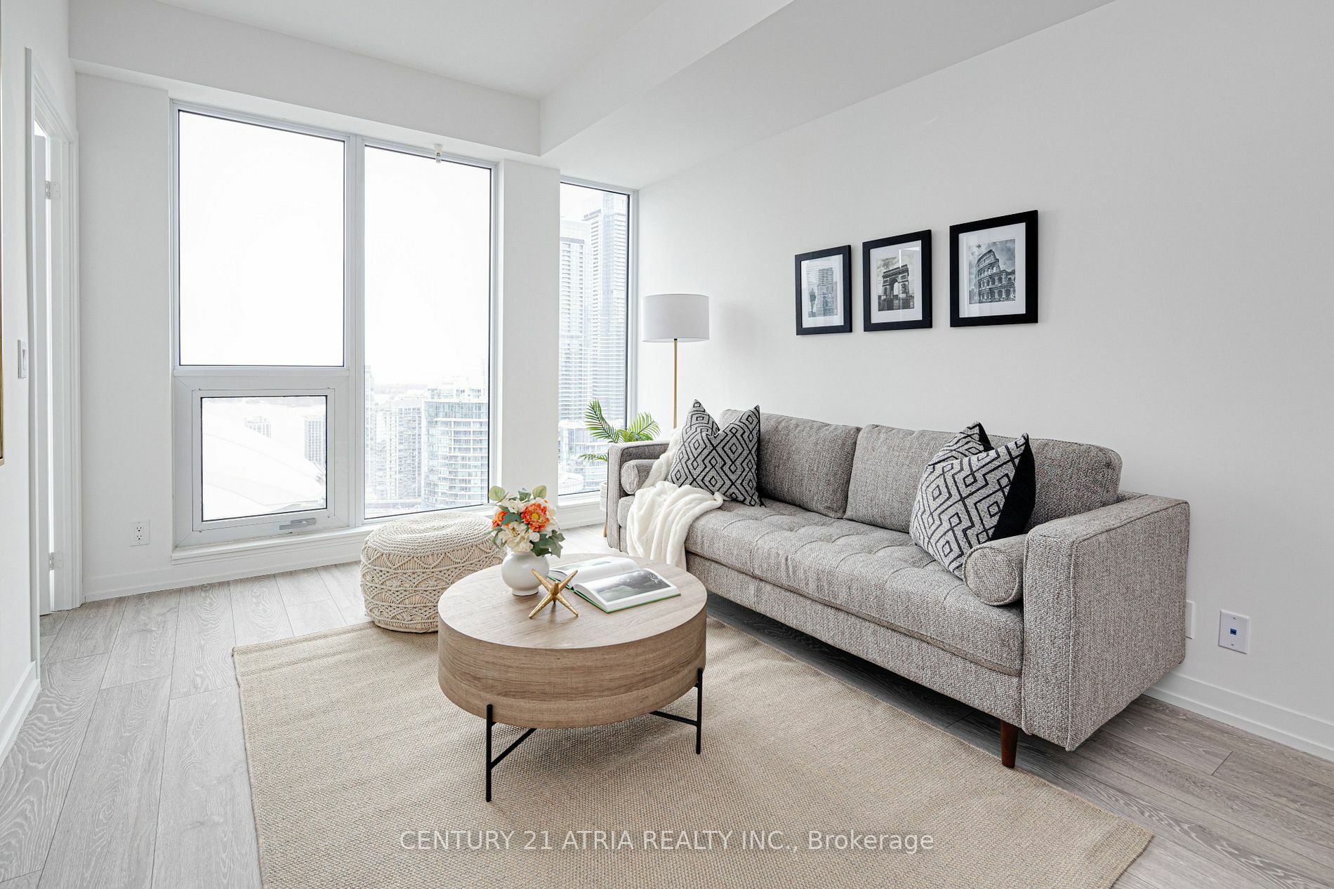 Property Photo:  55 Mercer St 3911  ON M5V 0W4 