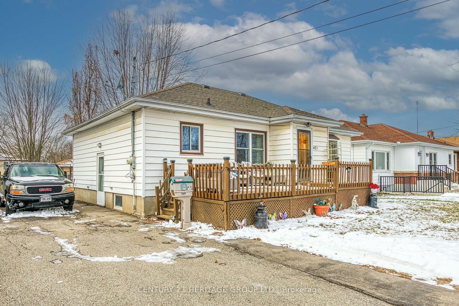 Property Photo:  471 Geneva St  ON L2N 2H4 