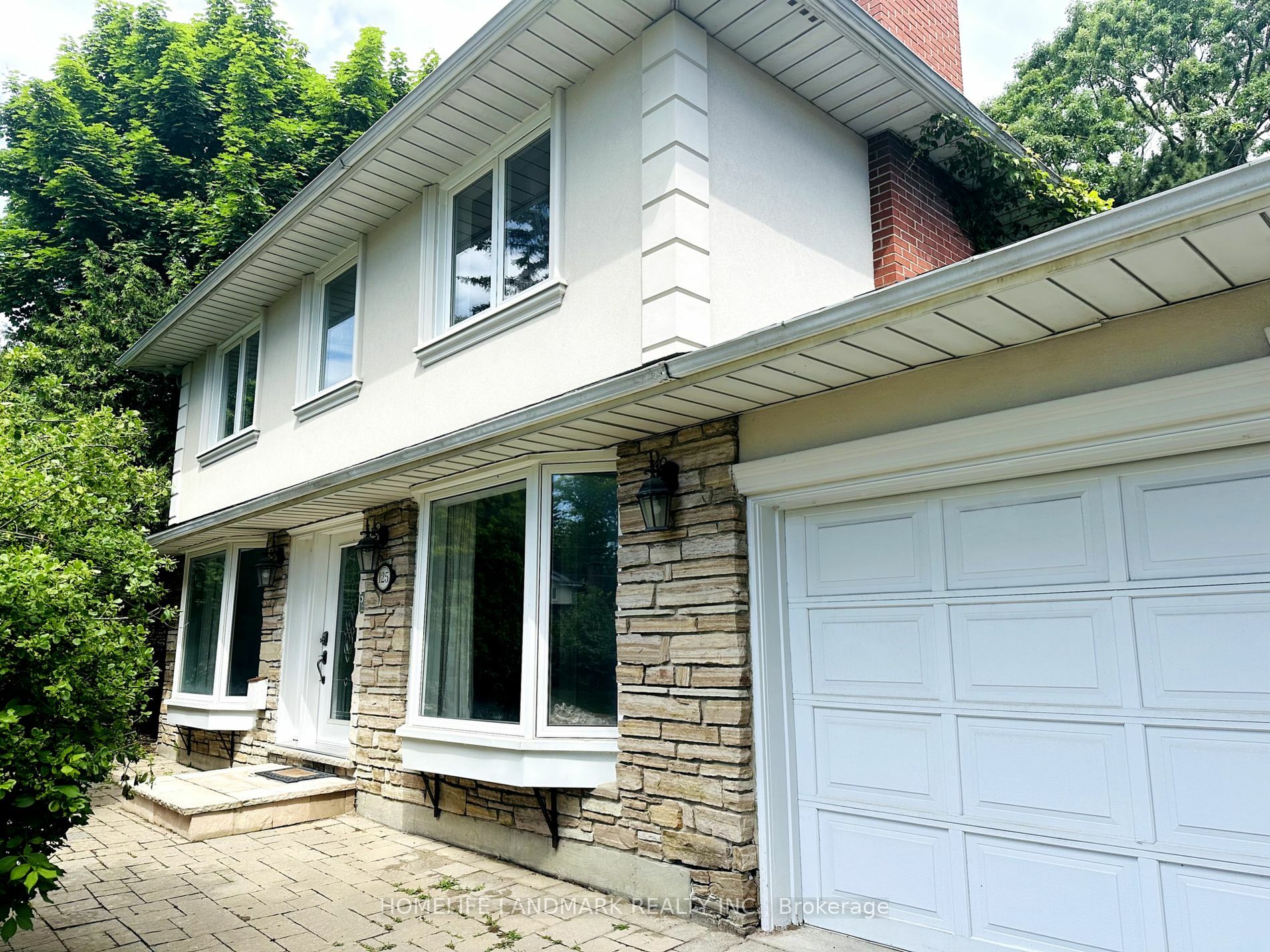 Photo de la propriété:  125 Bannatyne Dr  ON M2L 2P5 