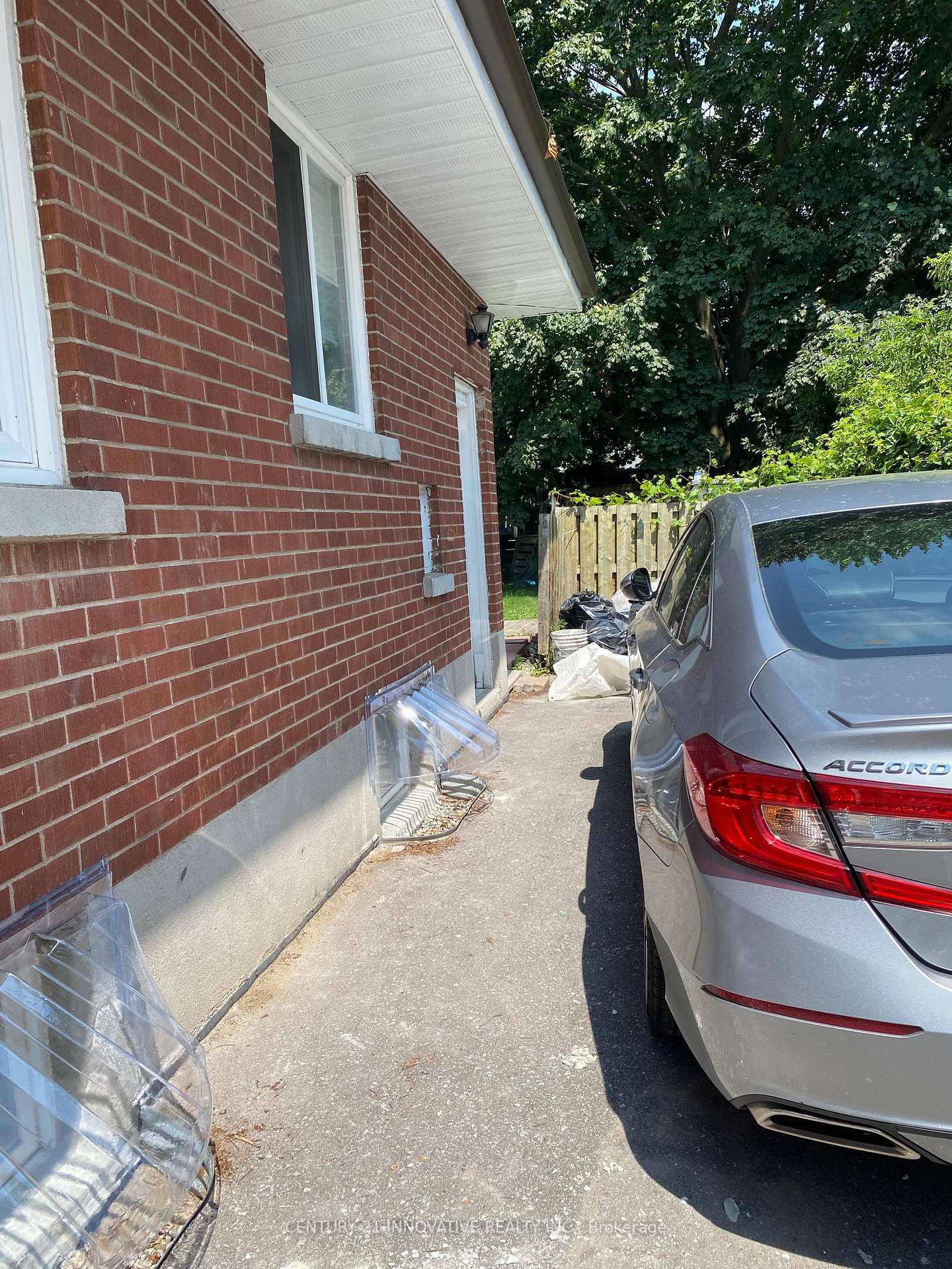 Photo de la propriété: 215 Wilson Rd S Bsmt ON L1H 6C2