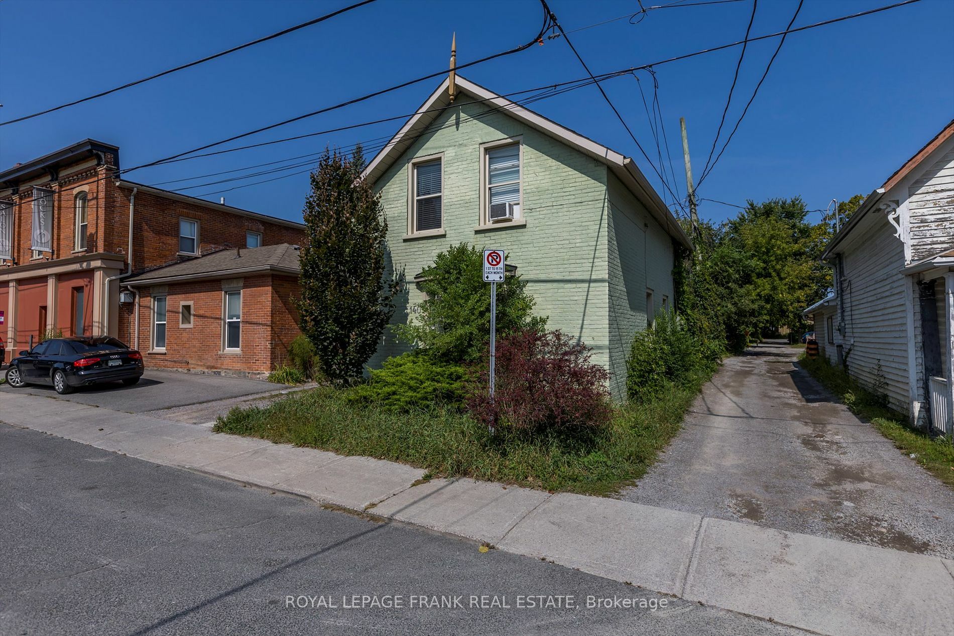 Property Photo:  140 Antrim St  ON K9H 3G3 