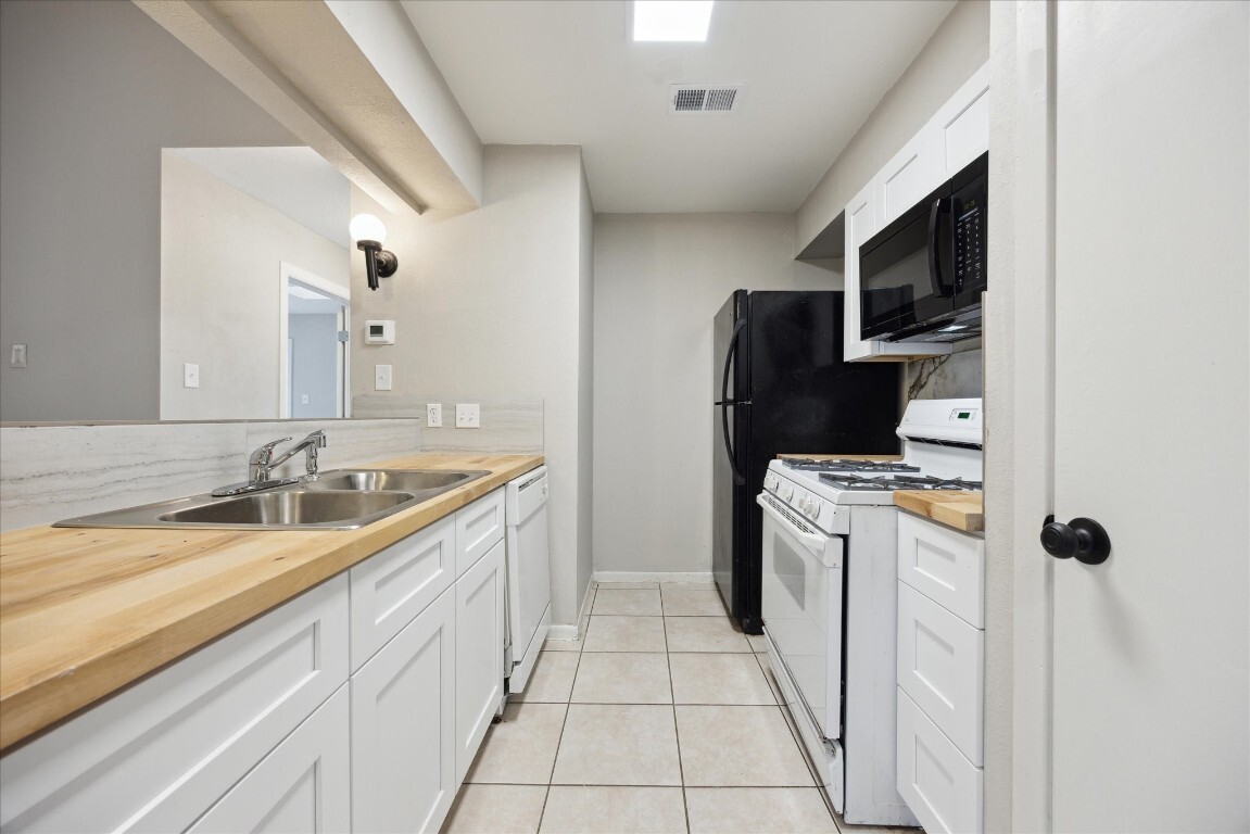 Property Photo: 5300 McCandless Street TX 78756