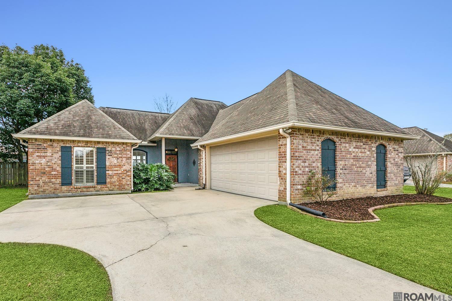 Property Photo: 9042 Willow Point Dr LA 70726