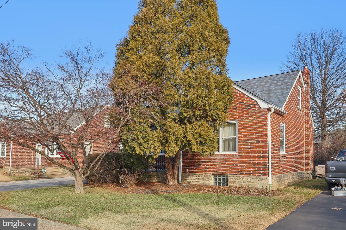 Property Photo:  813 Ripley Street  PA 19111 