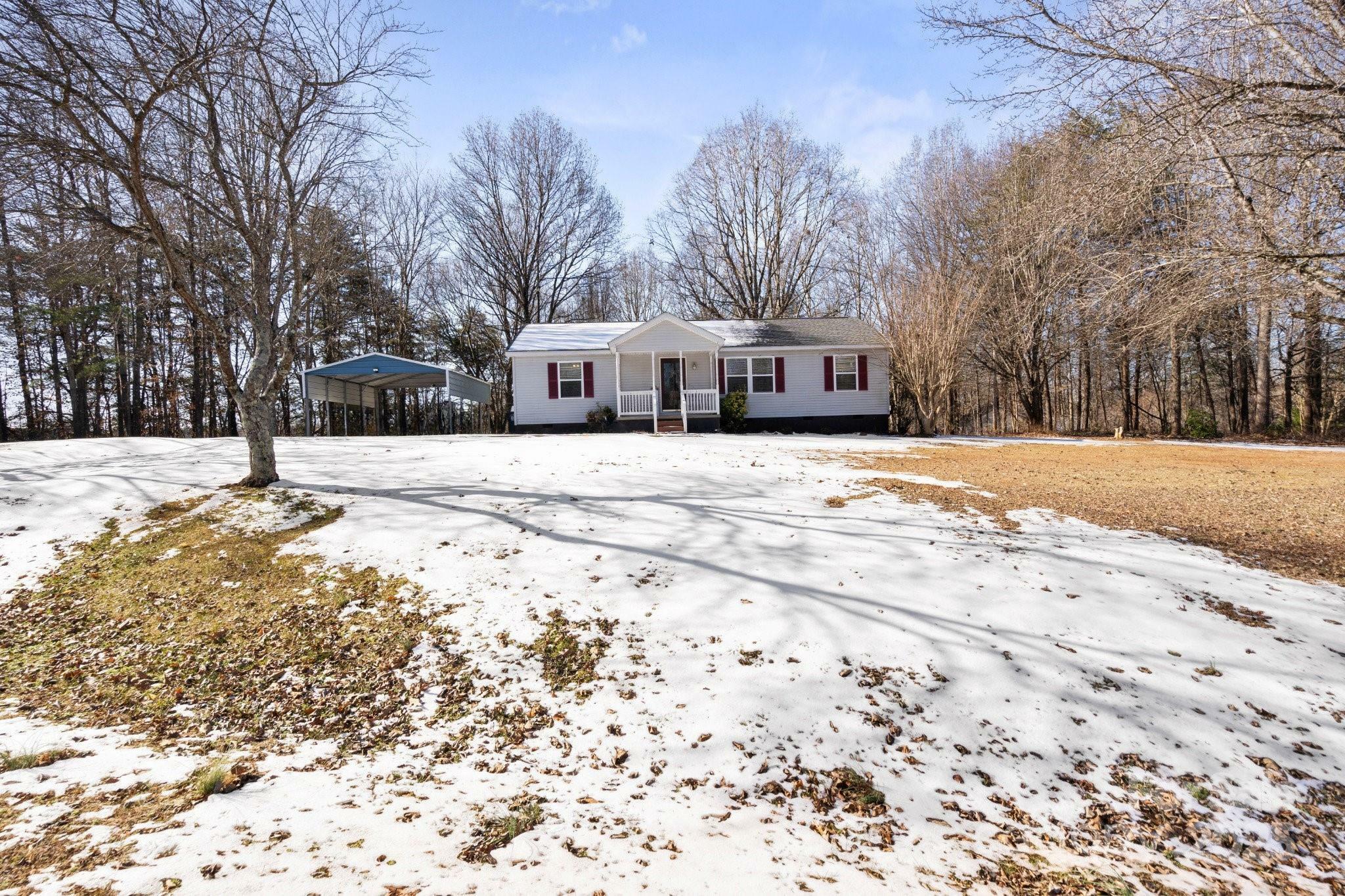 Property Photo:  121 Spearpoint Lane  NC 28625 