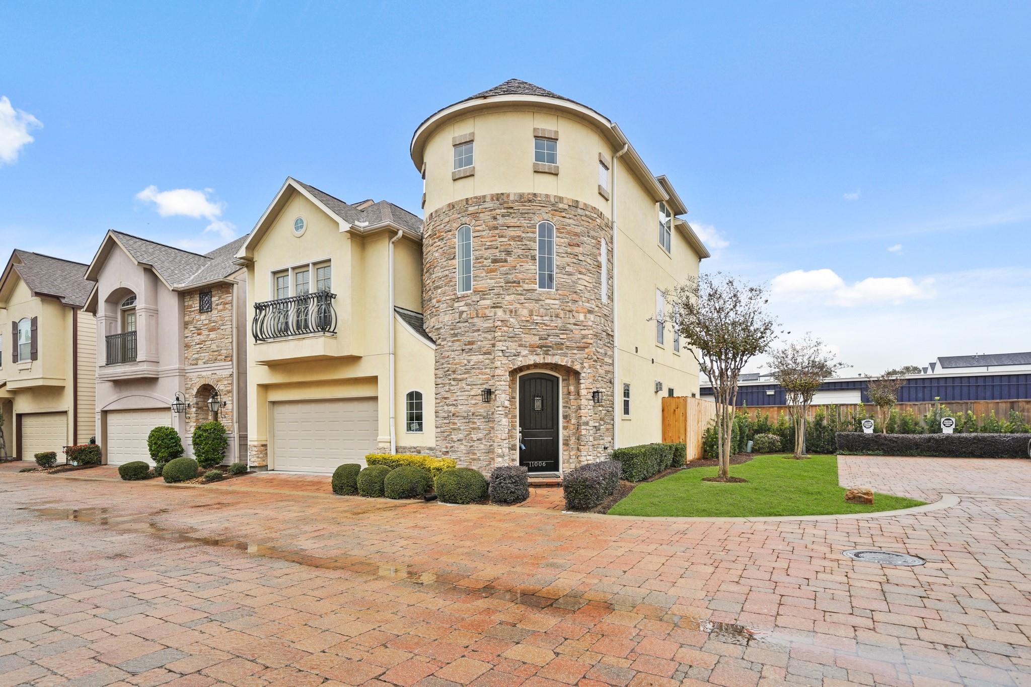 Property Photo: 11006 Sherwood Ridge Drive TX 77043