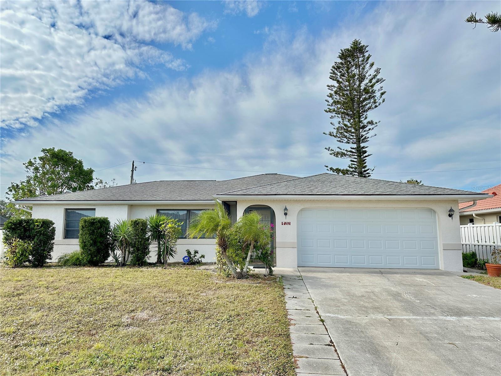 Property Photo: 212 San Carlos Avenue FL 34287