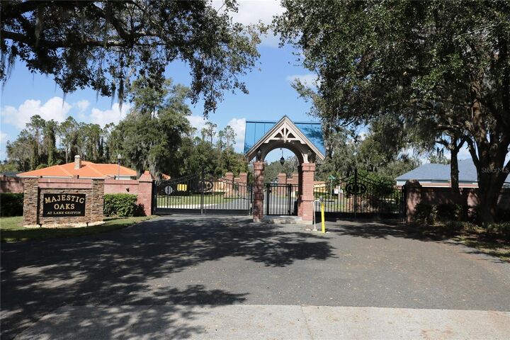 Property Photo: 817 Oaks Shores Road FL 34748
