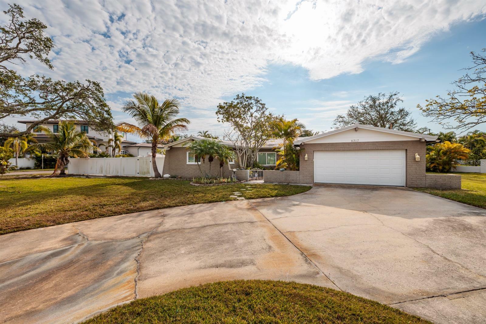 Property Photo:  4317 Overlook Drive NE  FL 33703 