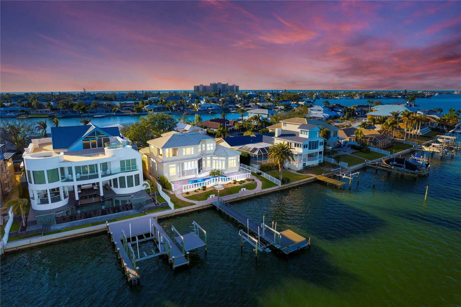 Property Photo: 843 Harbor Island FL 33767
