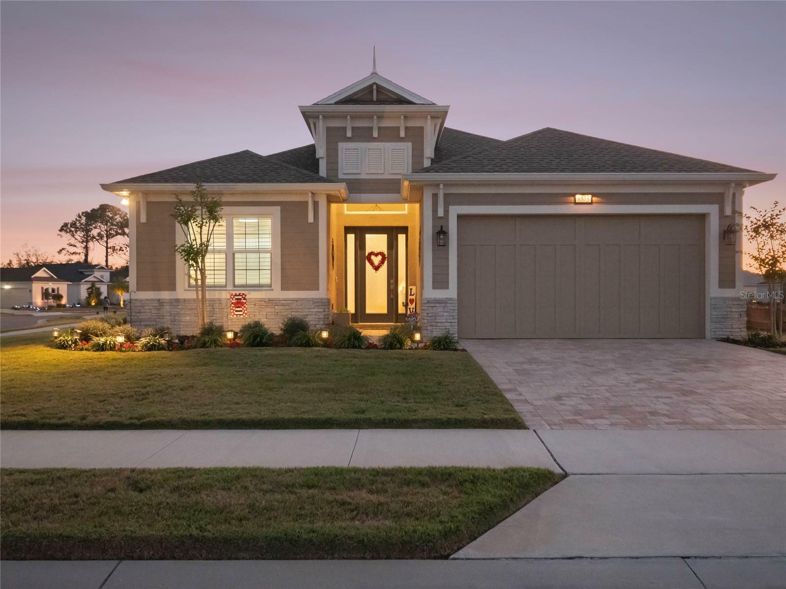 Property Photo: 8575 Hempstead Way FL 32757