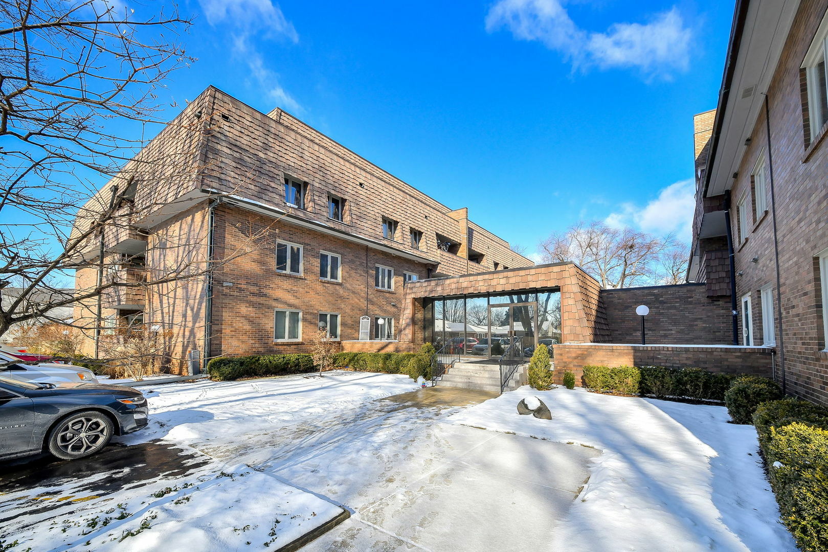 Property Photo:  1730 W Galena Boulevard 202W  IL 60506 