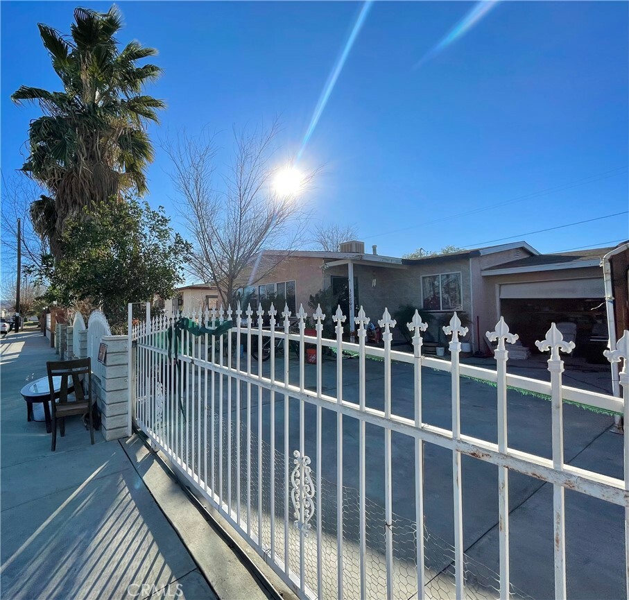 Property Photo:  38603 Friendly Avenue  CA 93550 