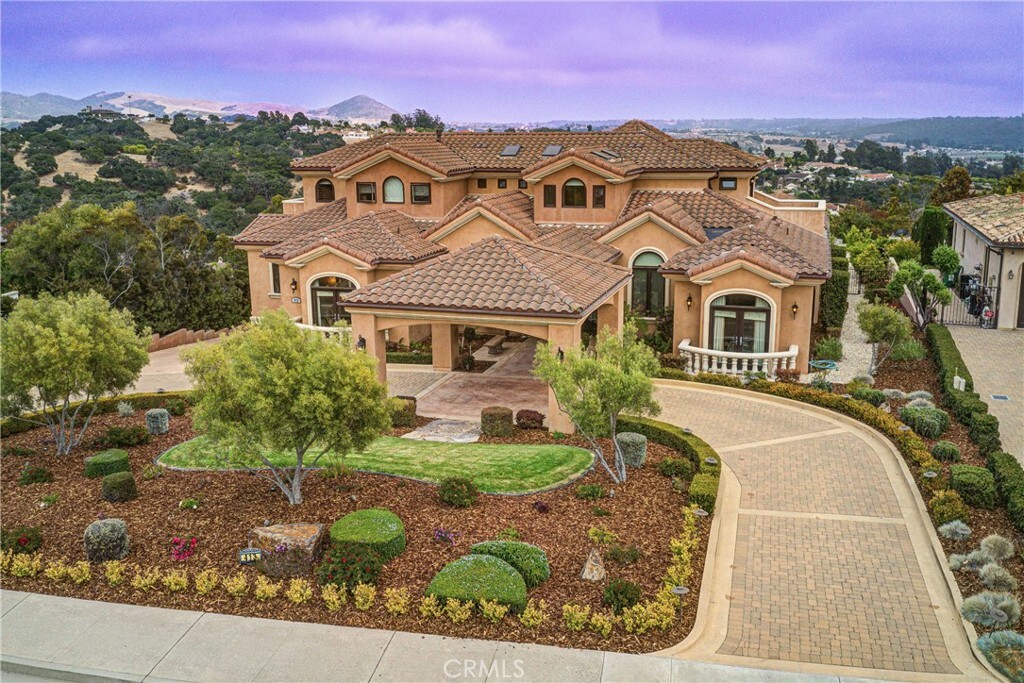 Property Photo:  413 Via Bandolero  CA 93420 