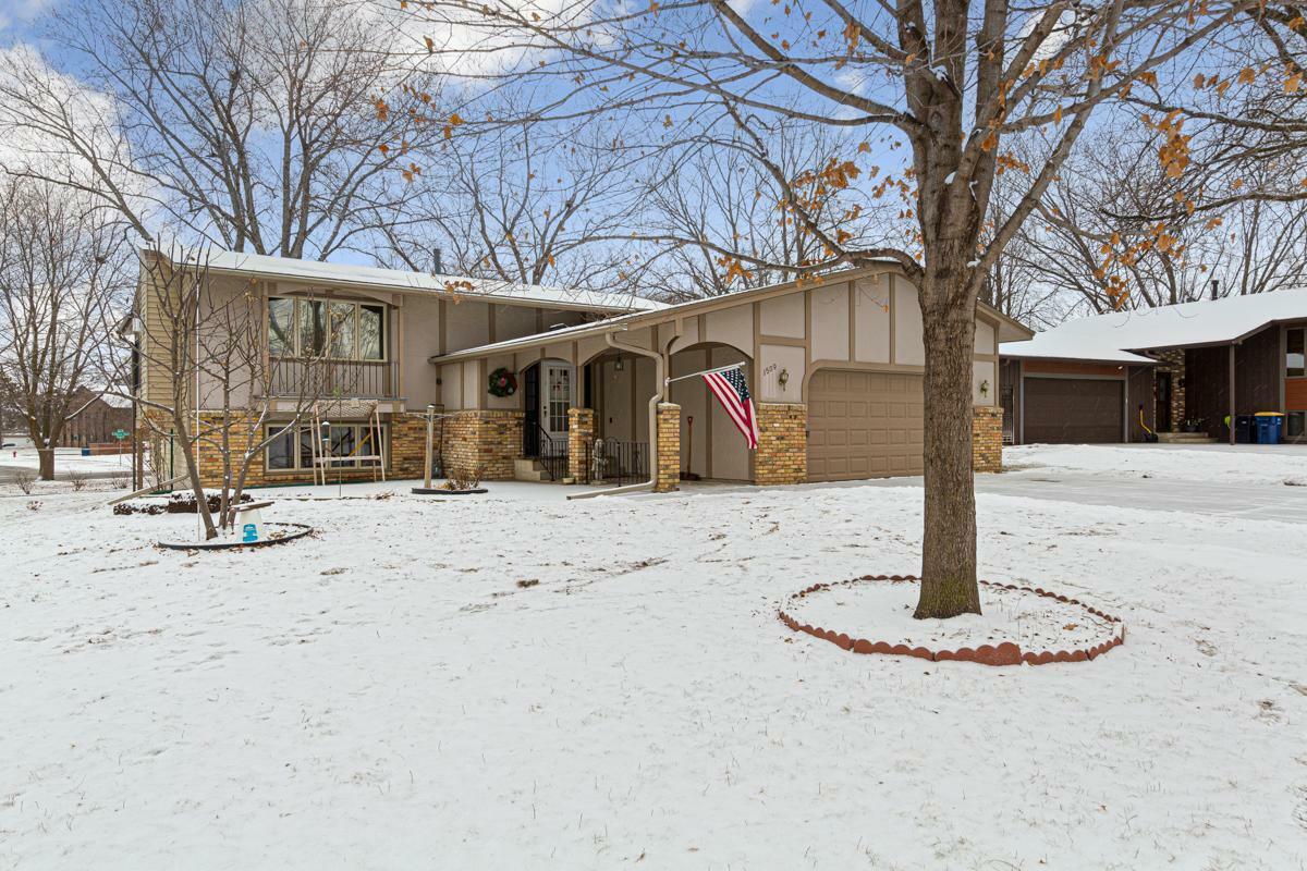 Property Photo:  1509 Eisenhower Court  MN 55057 