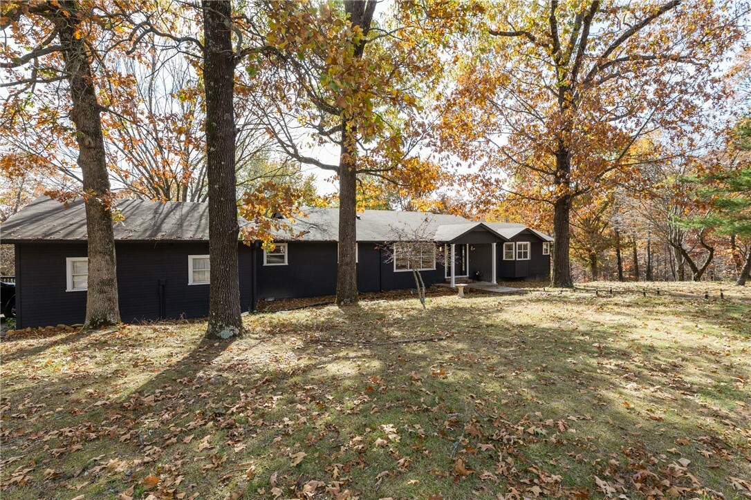 Property Photo:  106 E Woodside Lane  AR 72756 