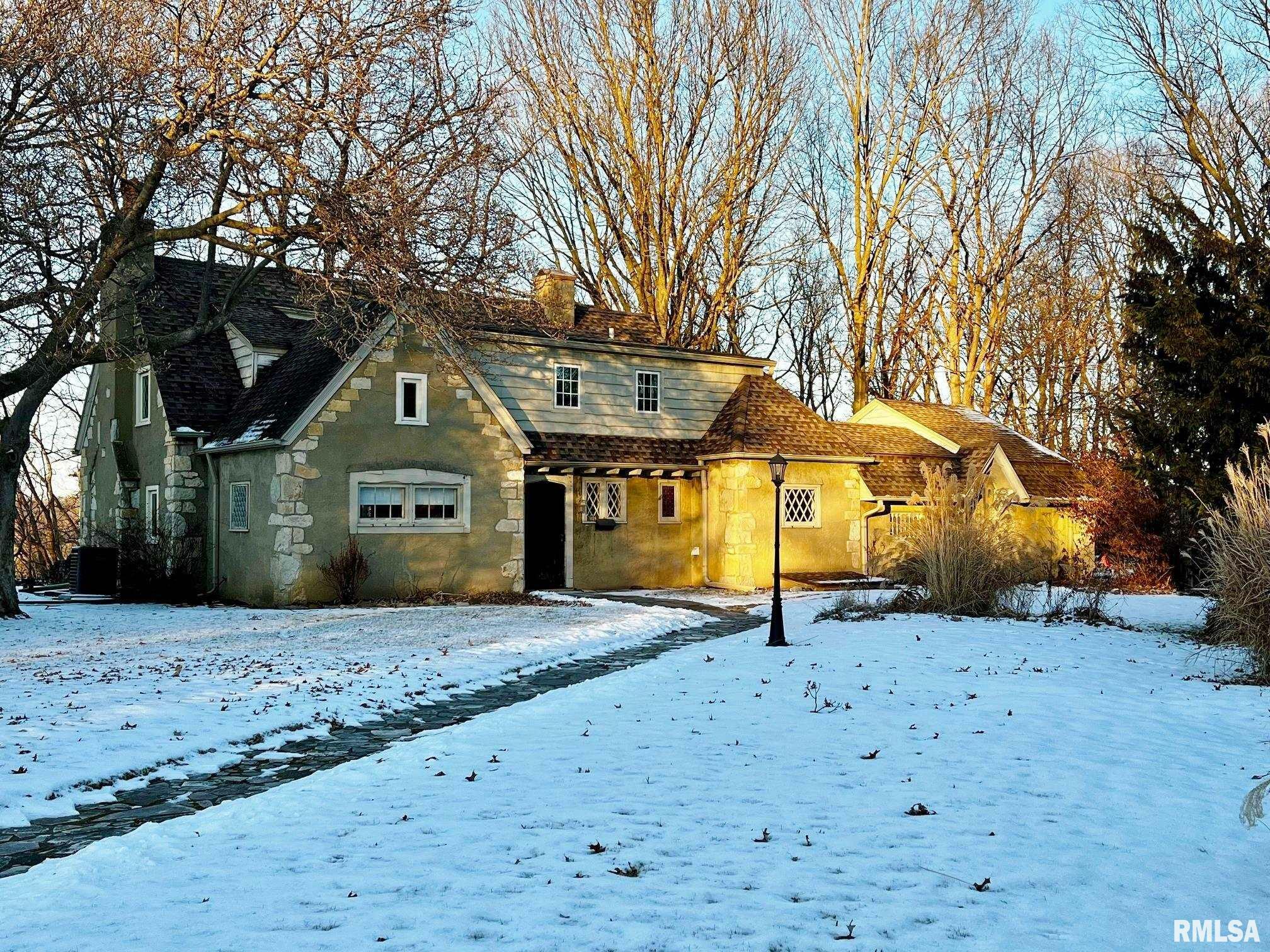 Property Photo:  1424 N Cole Court  IL 61606 