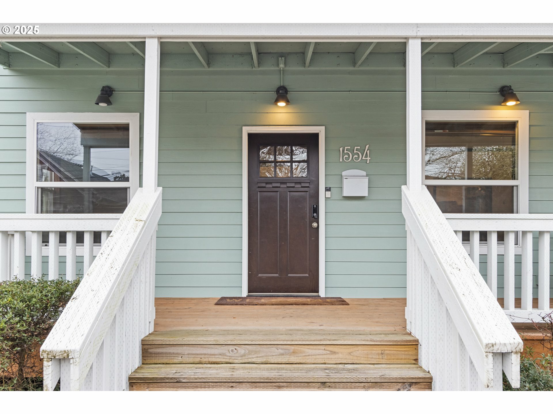 Property Photo: 1554 SE Tacoma St OR 97202