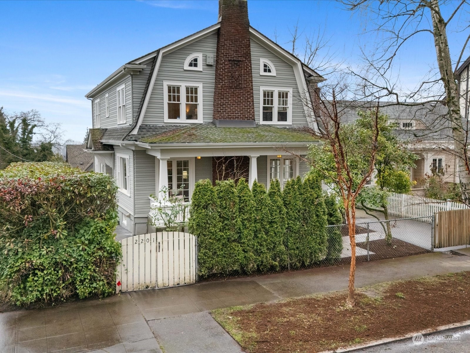 Property Photo:  2201 E Aloha Street  WA 98112 