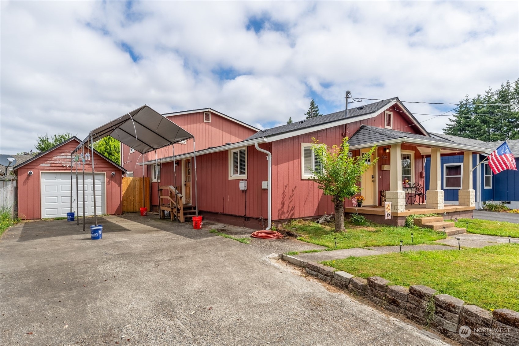 Property Photo:  803  Elizabeth Street  WA 98626 