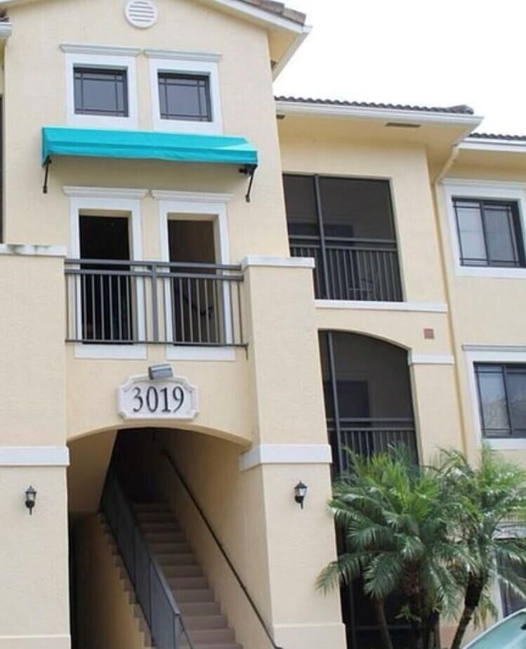 Property Photo: 3019 Alcazar 302 Place 302 FL 33410