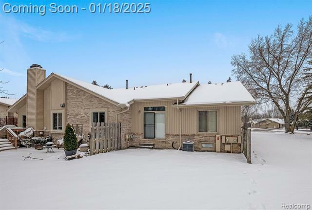 Property Photo:  1905 Country Lane  MI 48360 