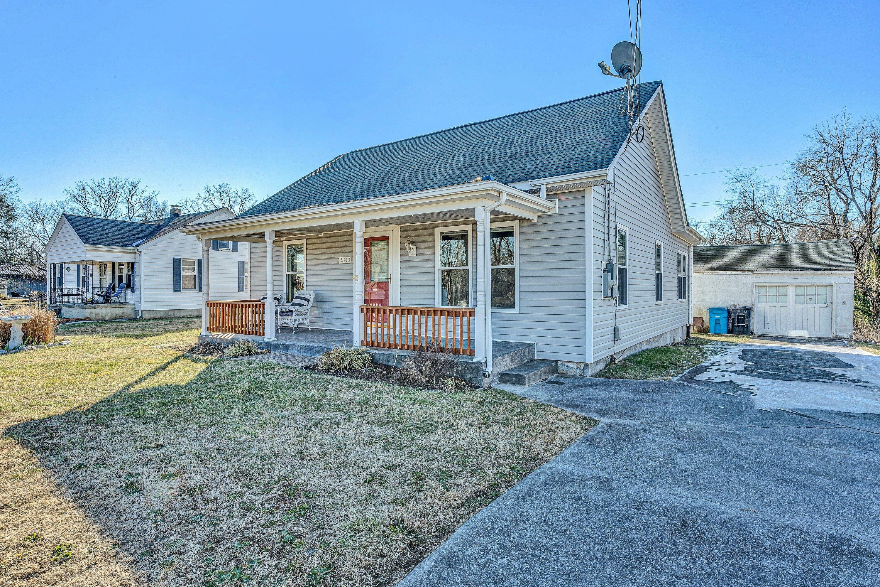 Property Photo:  2340 Ridgefield St NE  VA 24012 